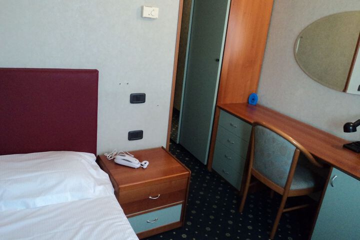 Room 7 of 35