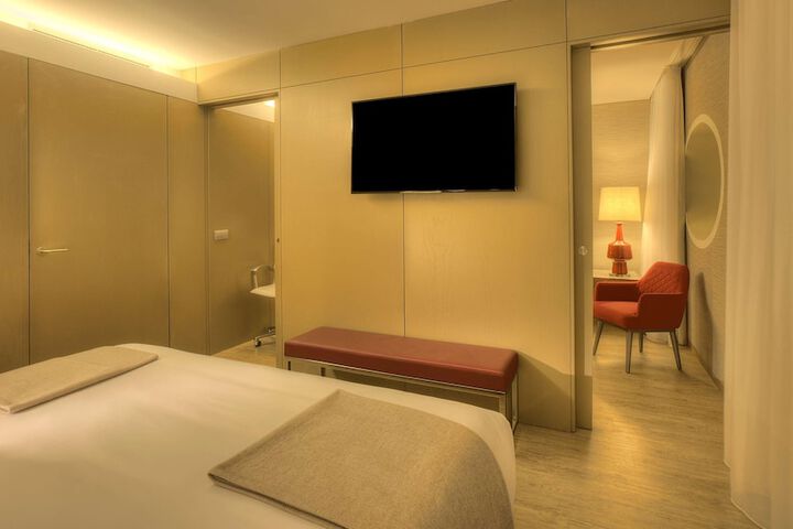 Room 25 of 64