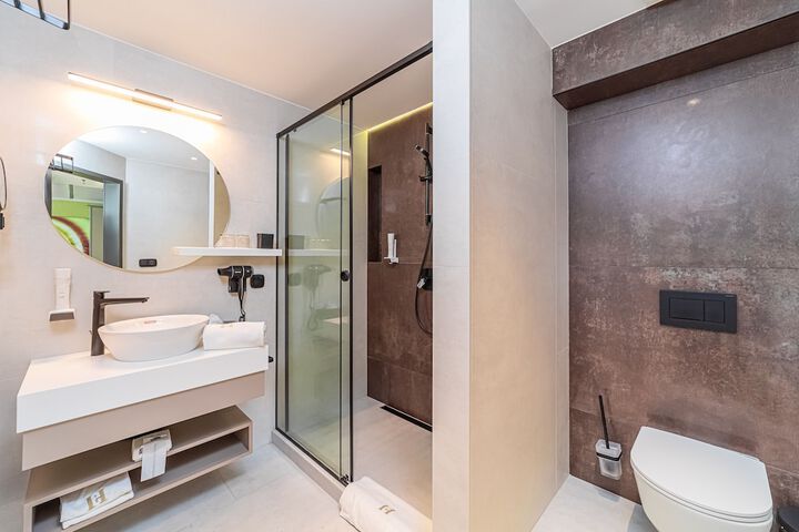 Room 42 of 193