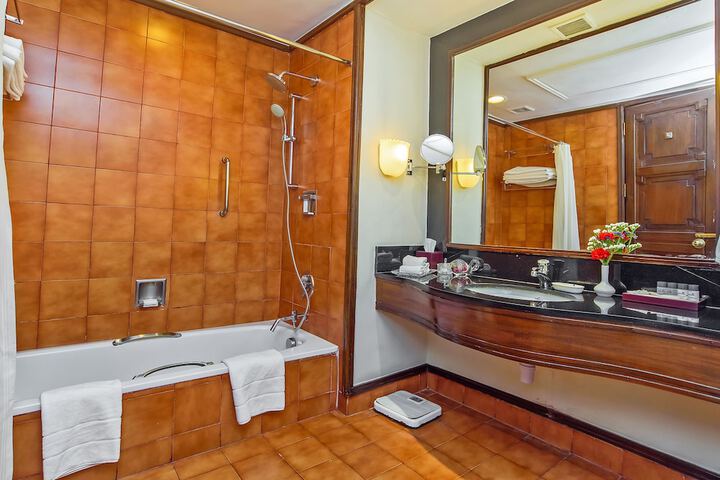 Room 83 of 172