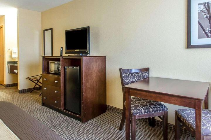 2 Queen Beds (2 of 11)