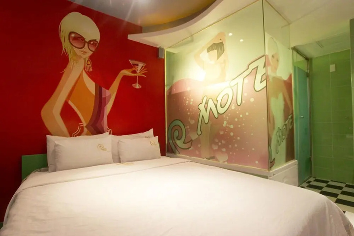 Room 2 of 5