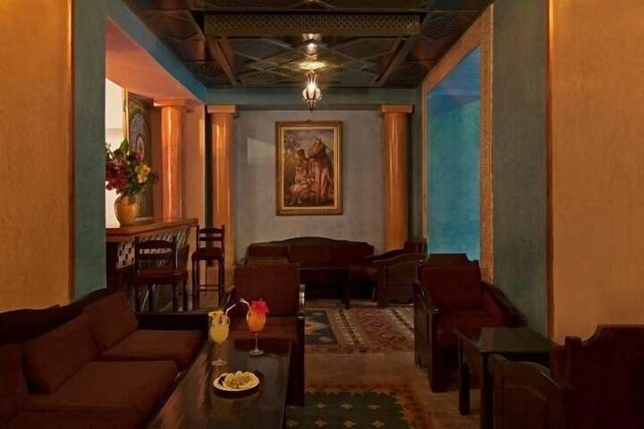 Lounge 23 of 41