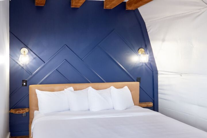Room 45 of 211