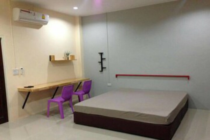 Room 6 of 16