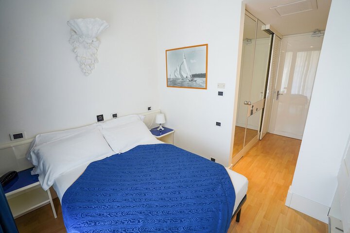 Room 15 of 41