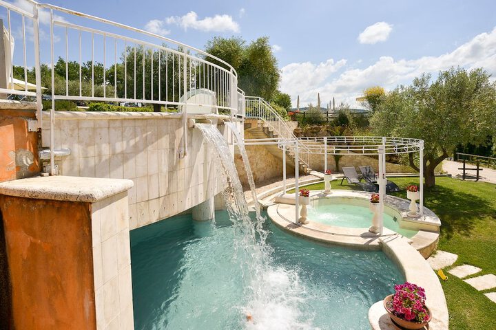 Pool 30 of 41