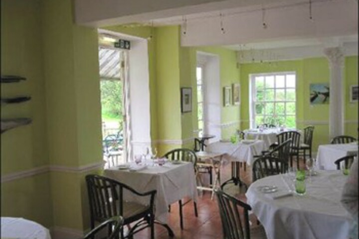 Dining 4 of 6
