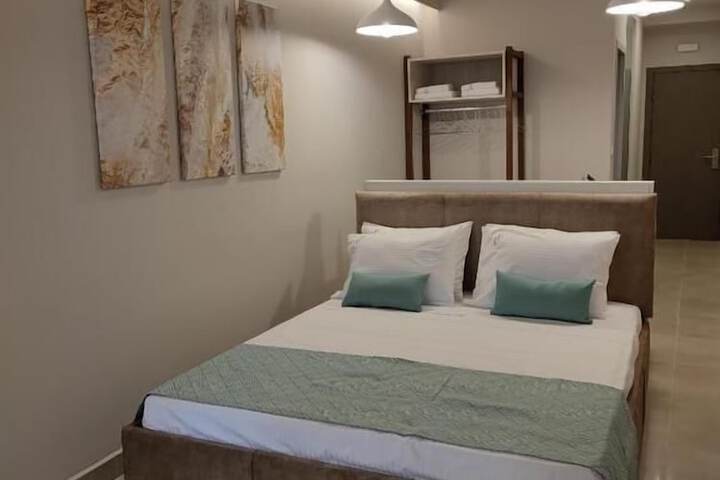 Room 4 of 40