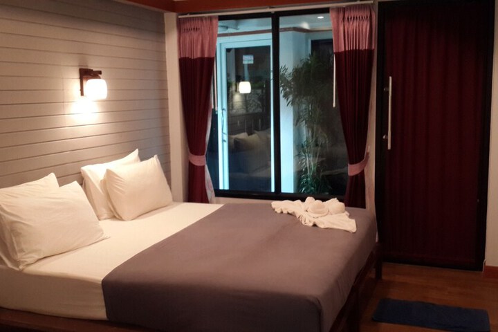 Room 4 of 36