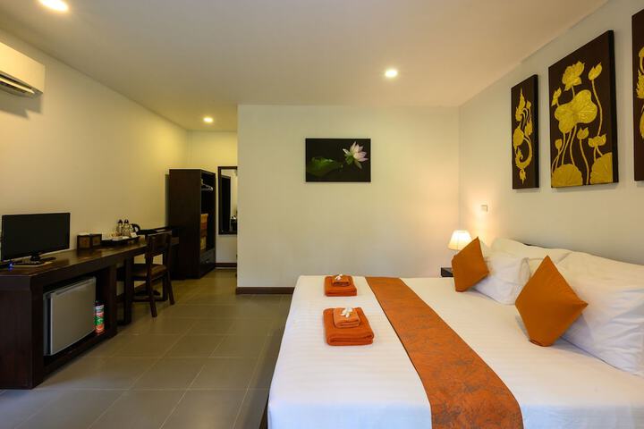 Room 10 of 200