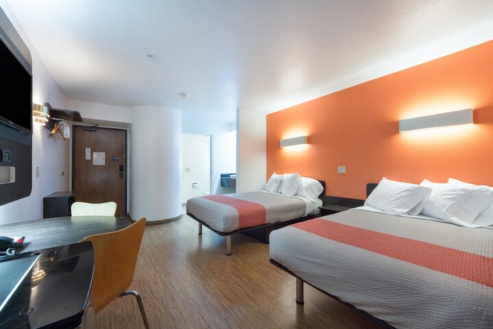 Double Bed Accessible (5 of 10)