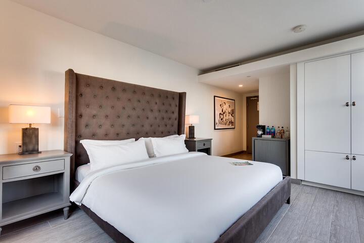 Standard King Room (11 of 19)