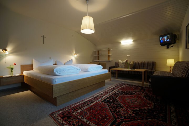 Room 5 of 48