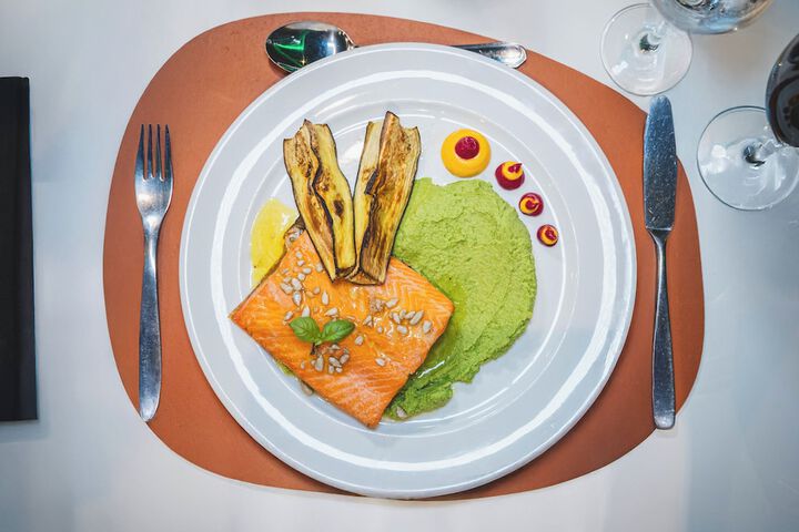Dining 37 of 64