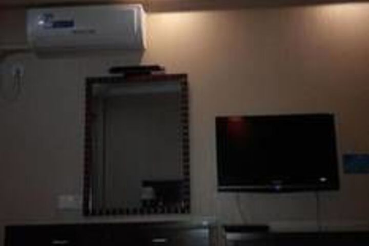 Room 8 of 43