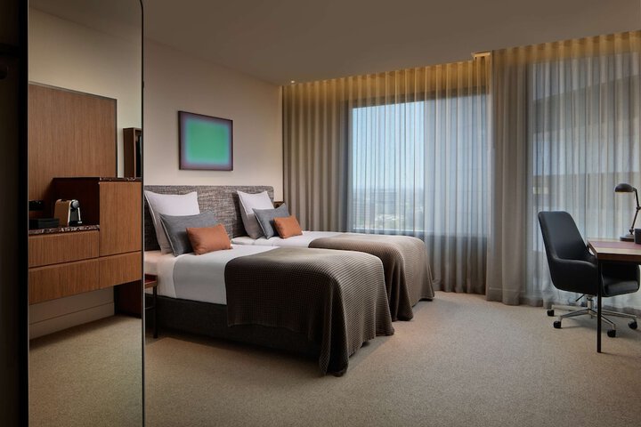 Room 26 of 85