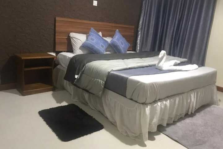 Room 6 of 33