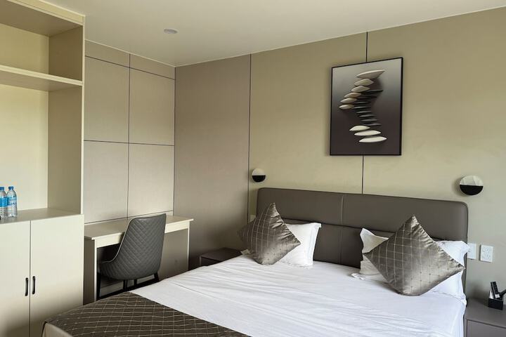 Room 15 of 32