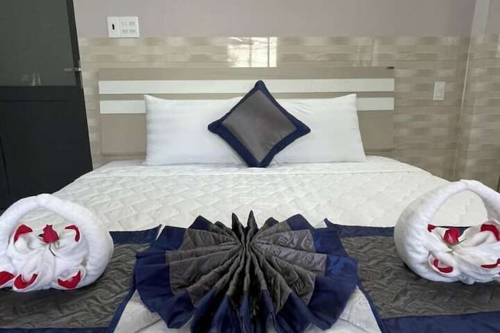 Room 8 of 25