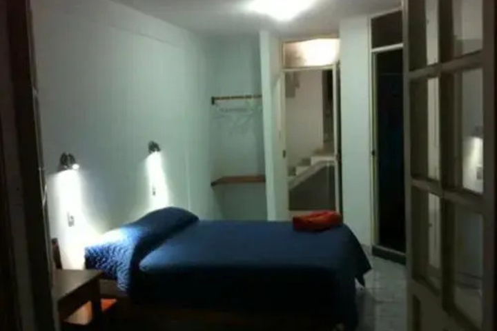 Room 7 of 8