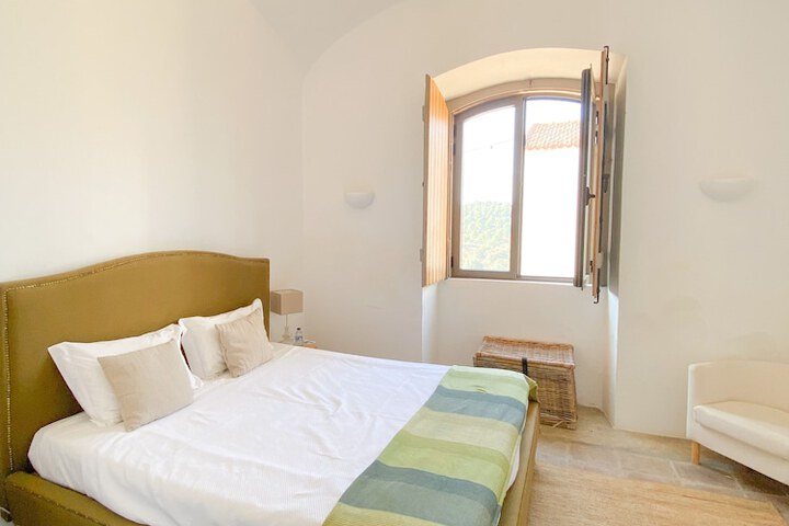 Room 10 of 53