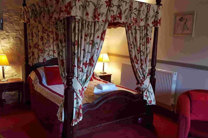 Room 10 of 21
