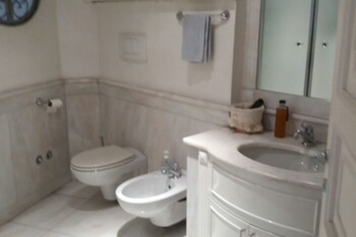 Room 6 of 26