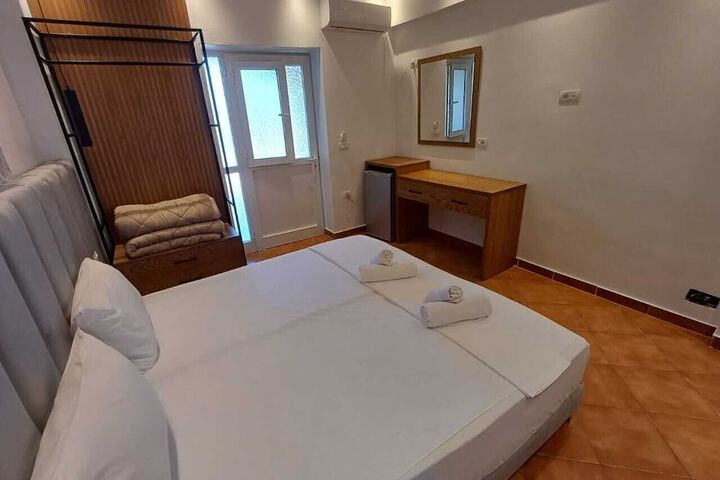 Room 8 of 85