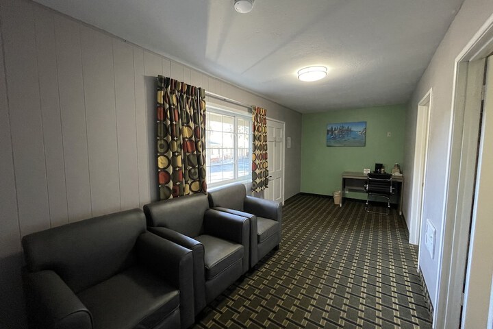 1 Queen Bed (34 of 56)