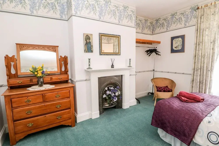 Room 2 of 18