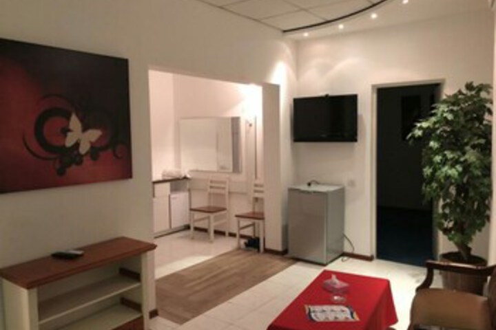 Room 43 of 61