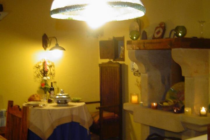 Dining 12 of 25