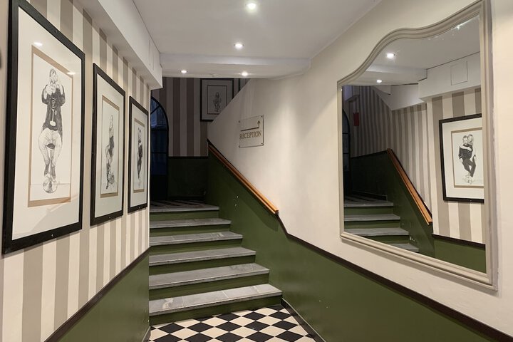 Hotel 2 of 107