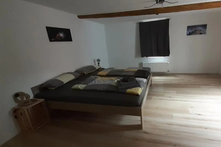 Room 4 of 7