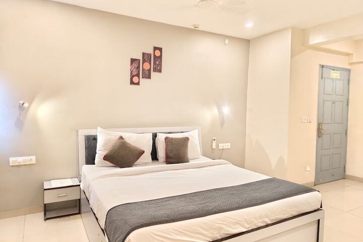 Room 10 of 26