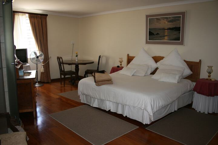 Room 32 of 198