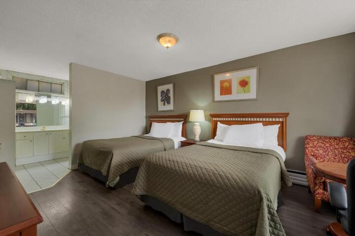 2 Double Beds (12 of 12)