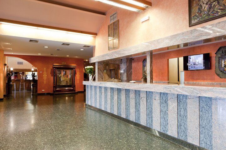 Concierge desk