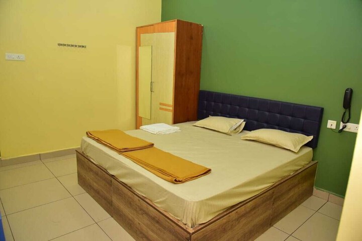 Room 7 of 18