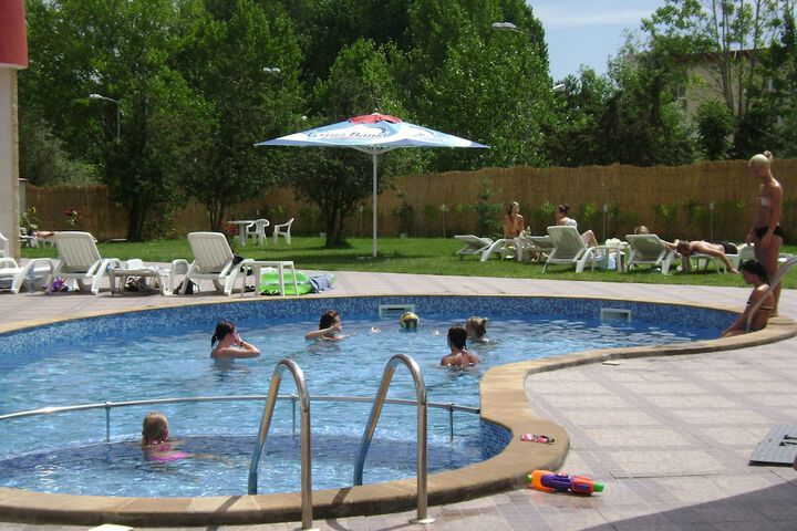 Pool 50 of 92