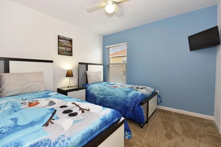 Room 4 of 23