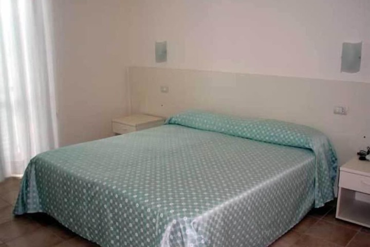 Room 12 of 48