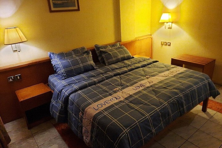 Room 4 of 12