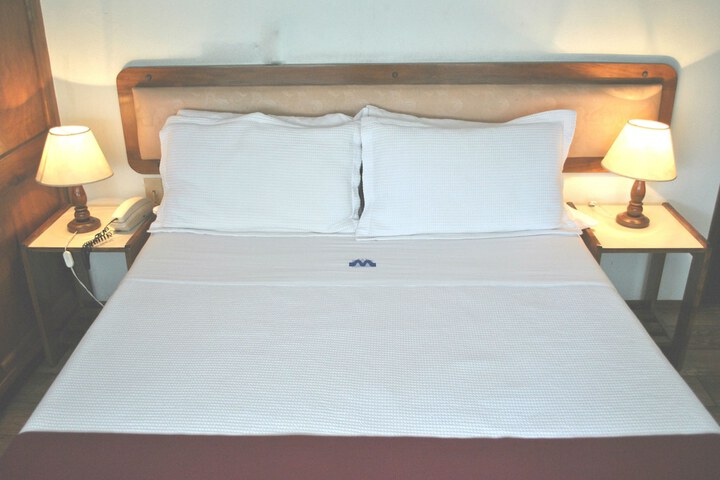 Room 9 of 36