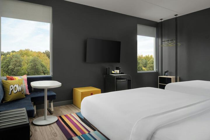 Room 11 of 37