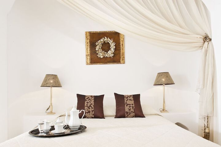 Room 2 of 32