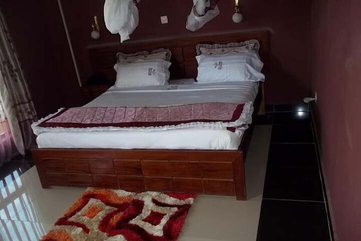 Room 4 of 30