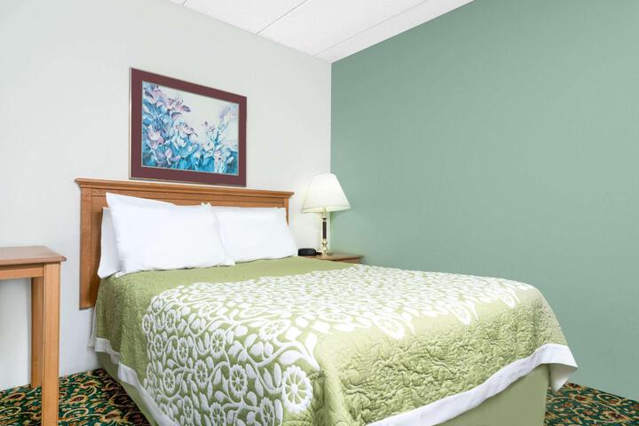 1 Double Bed Accessible (8 of 10)