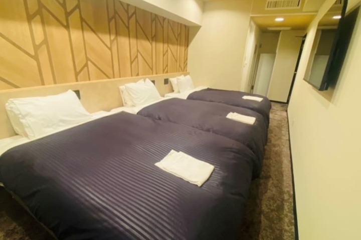 Room 11 of 27